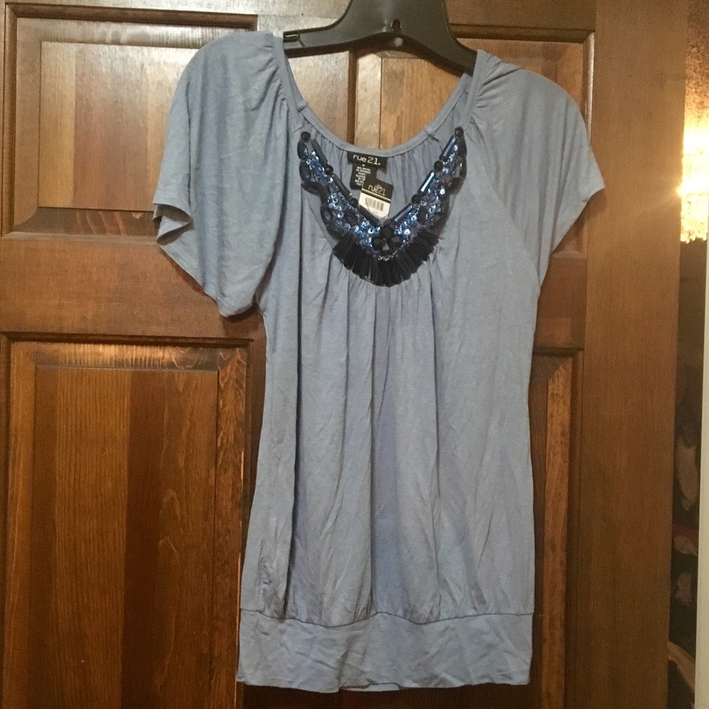 COPY - NWT 🌸Rue 21 Top🌸. NEVER WORN